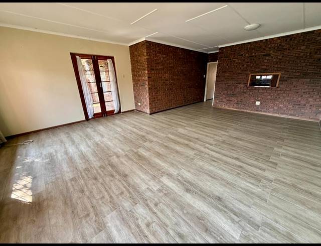 3 BEDROOM TOWNHOUSE FOR SALE IN SCOTTSVILLE
